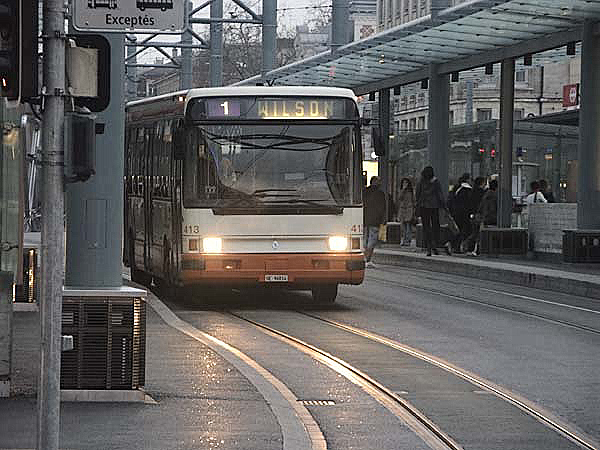 Bus 413, Linie 1, Gare Cornavin, Genf, März 2005